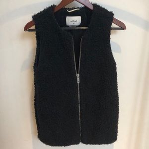 Wilfred Aritzia Black Sherpa Zipper Vest